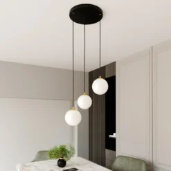 Lámpara colgante Royal, 3 luces, blanco opalino/negro, cristal, E14