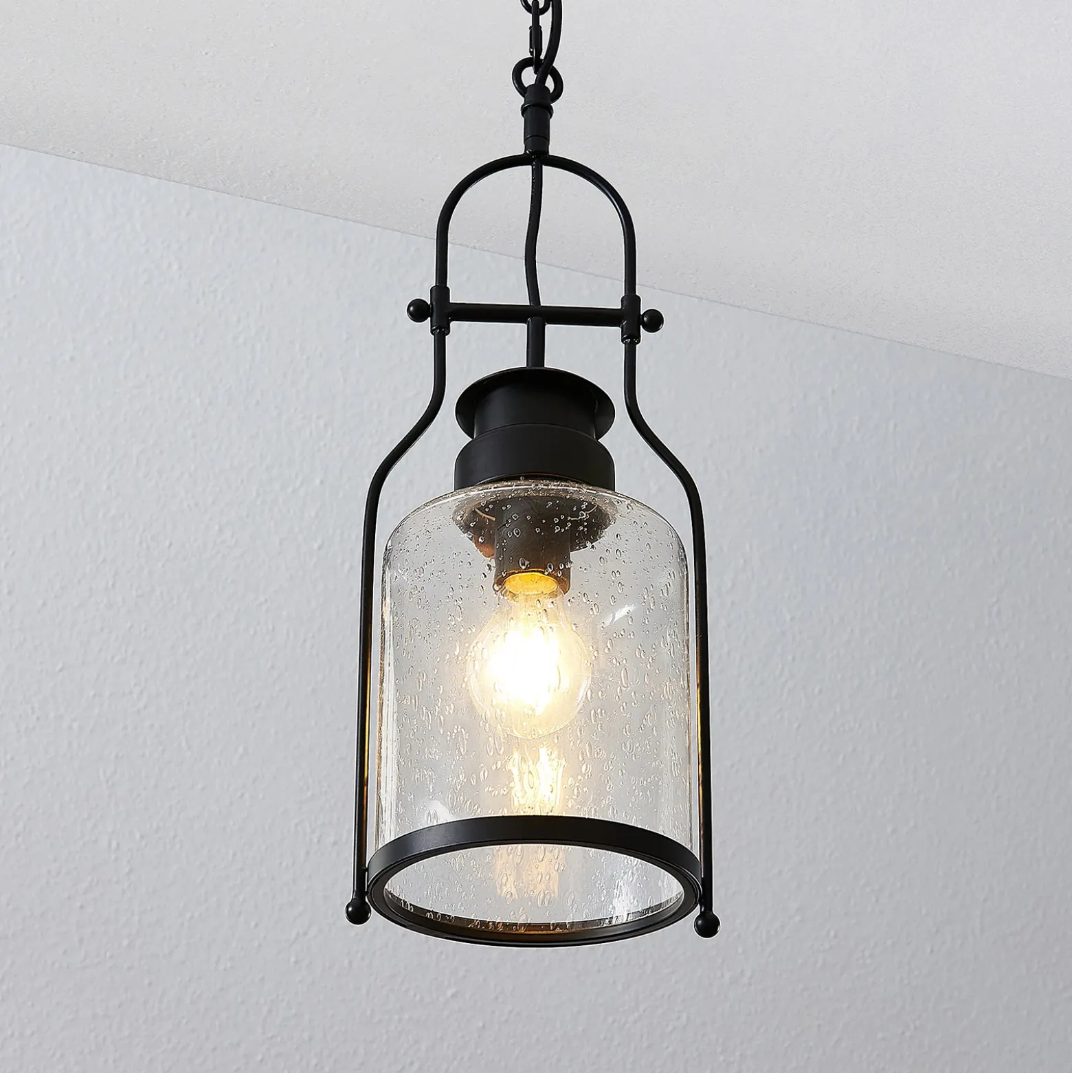 Lámpara colgante Rozalie de Lindby, negra, metal, farol, 21 cm