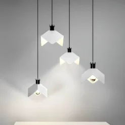 Lámpara colgante Stilnovo Triedo, blanca, longitud 29 cm, metal