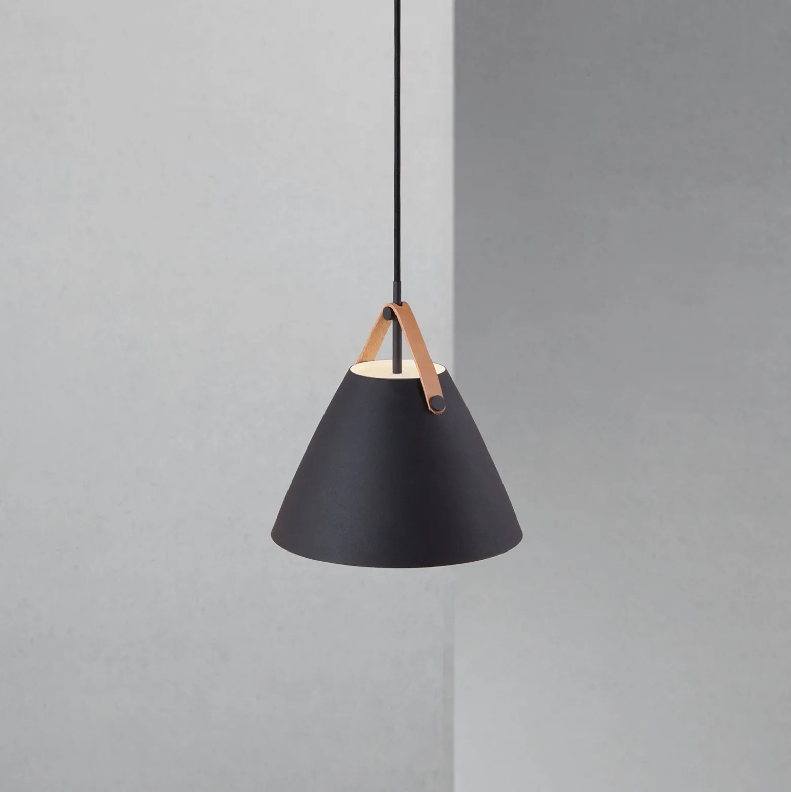 Lámpara colgante Strap en negro, Ø 27 cm