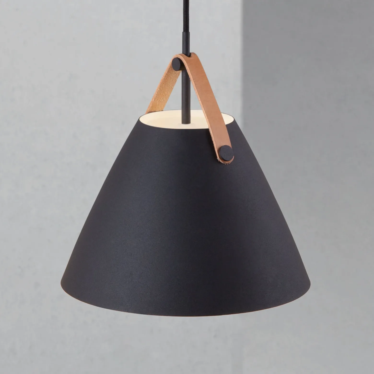 Lámpara colgante Strap en negro, Ø 27 cm