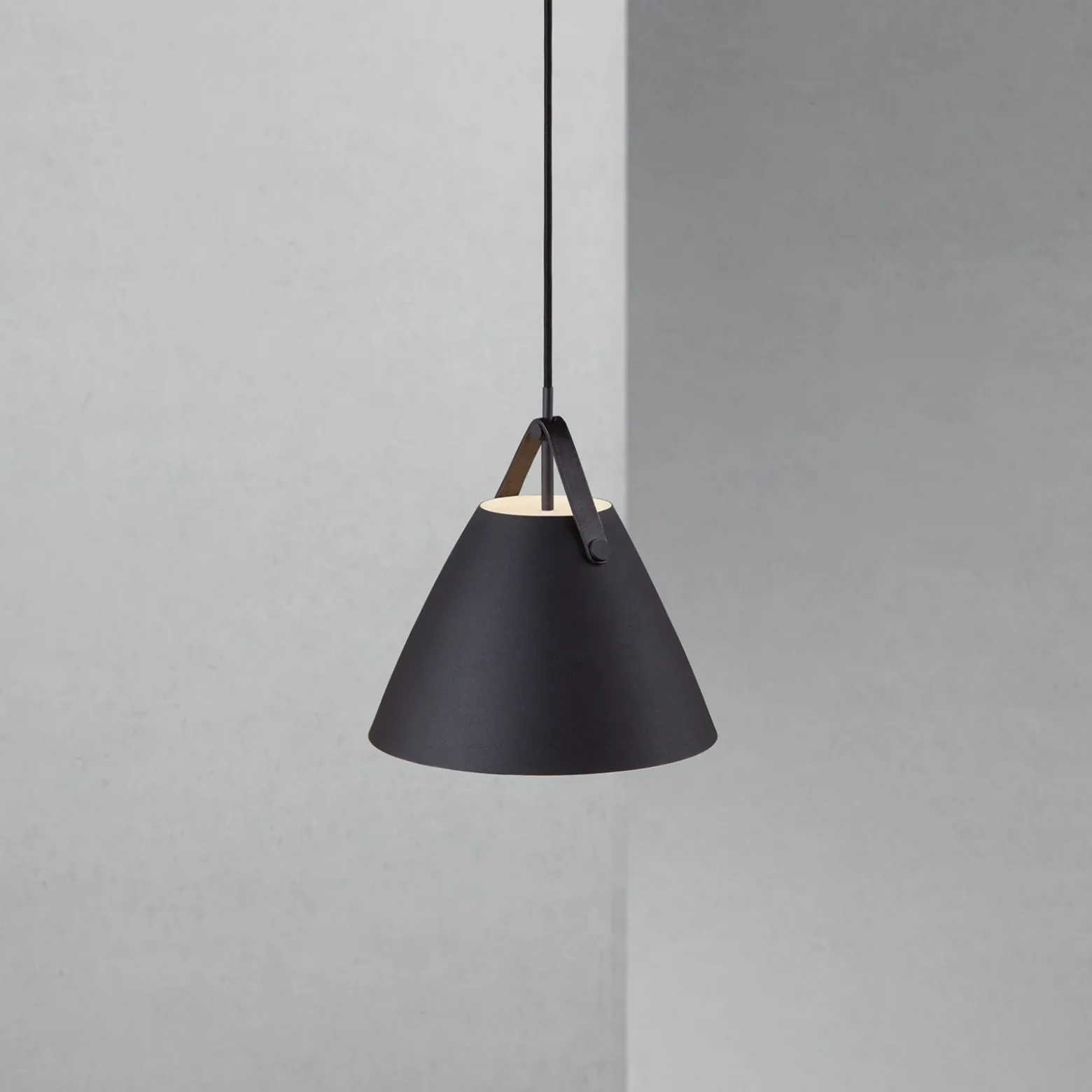 Lámpara colgante Strap en negro, Ø 27 cm