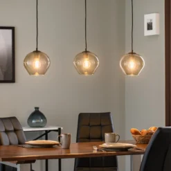 Lámpara colgante Svala Pantallas de cristal redondas 3 luces lineales