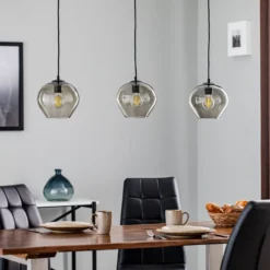 Lámpara colgante Svala Pantallas de cristal redondas 3 luces lineales