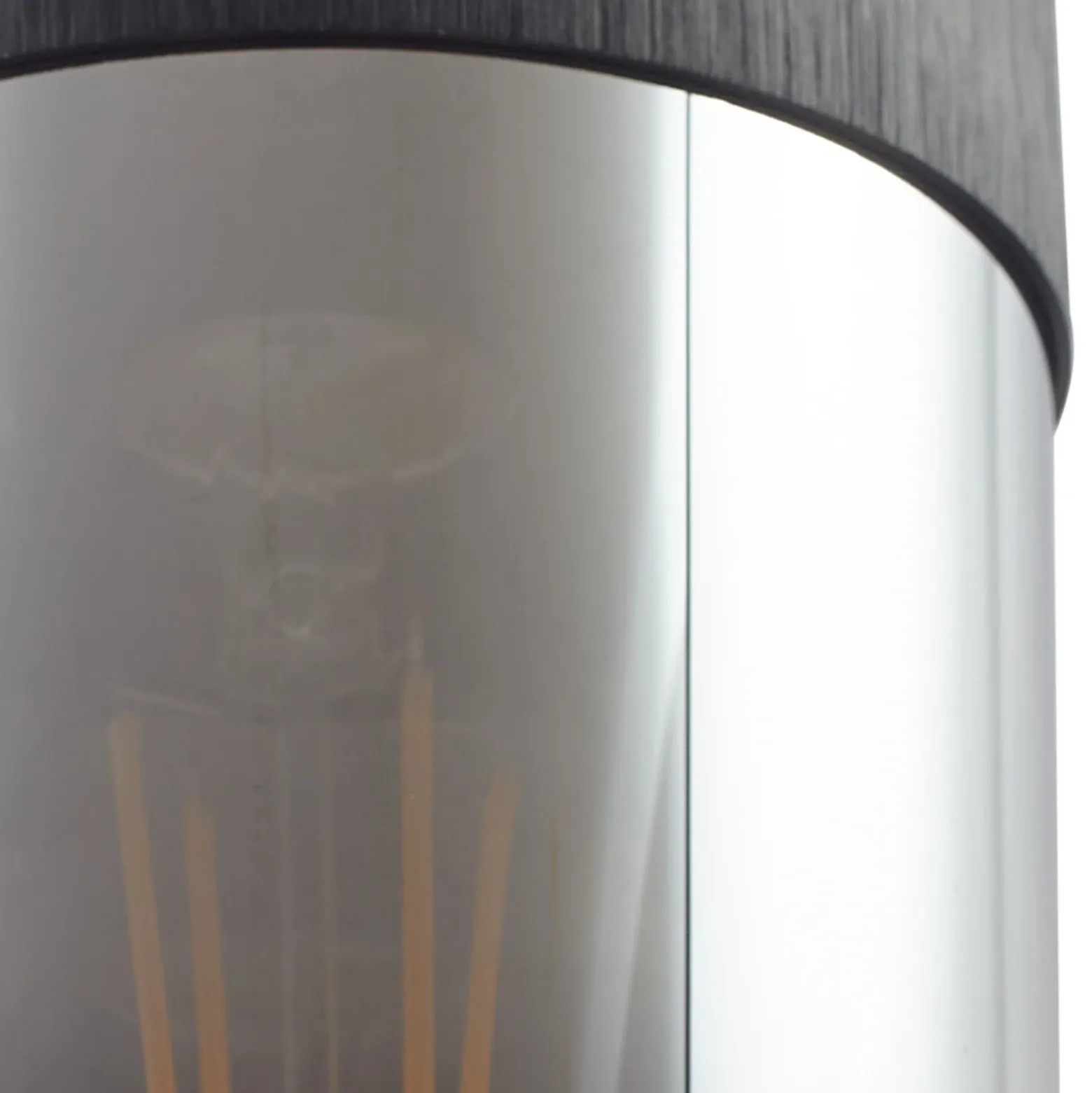 Lámpara colgante Svante de Lindby, 1 luz, negra, cristal, Ø 10 cm