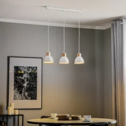 Lámpara colgante Tira, blanca, 70 cm, con 3 luces