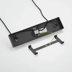 Lámpara colgante Tirzana de Lindby, 4 luces, negra, metal, madera