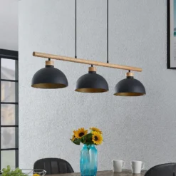 Lámpara colgante Tirzana de Lindby, 3 luces, negra, metal, madera
