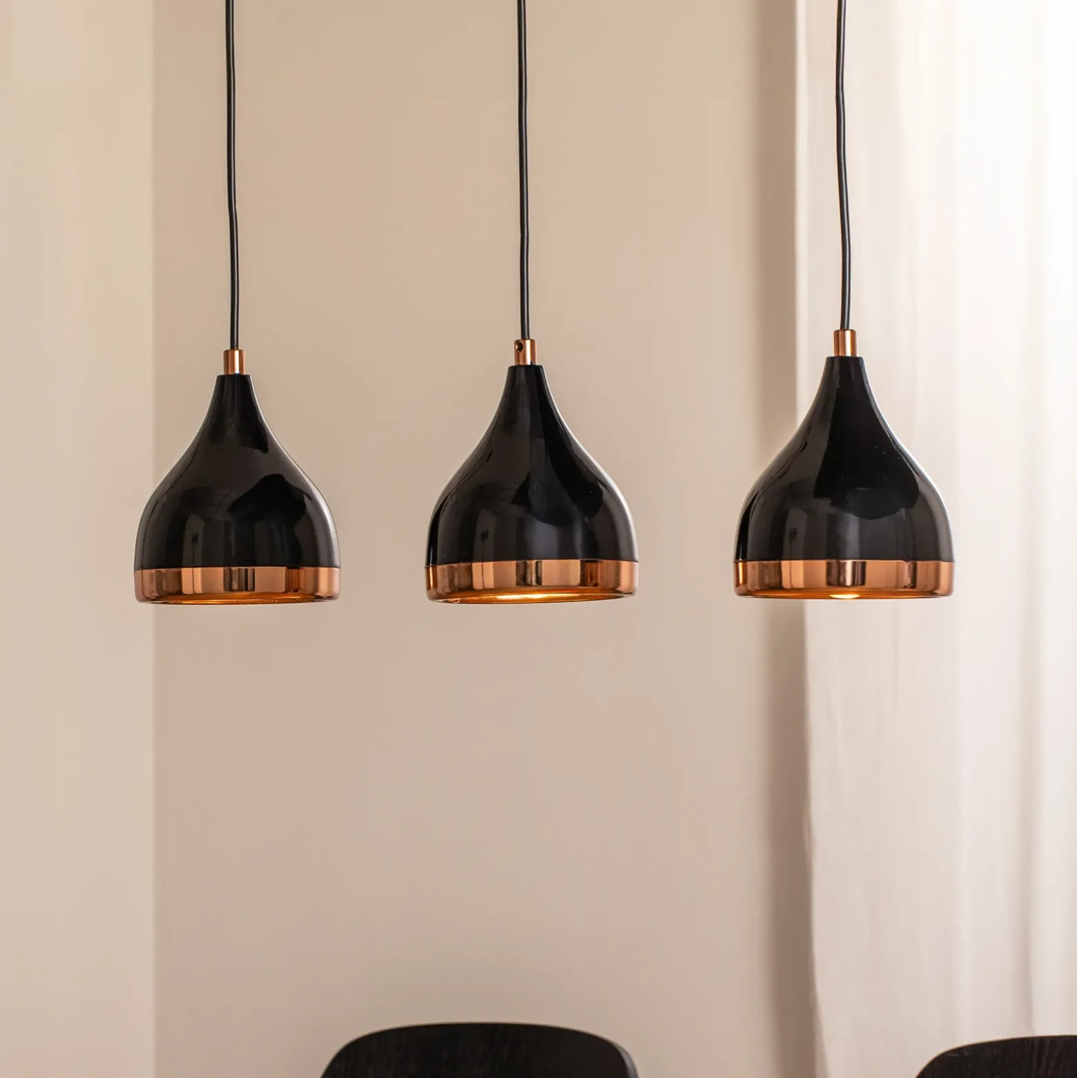 Lámpara colgante Yildo, longitud 65 cm, negro/cobre, metal