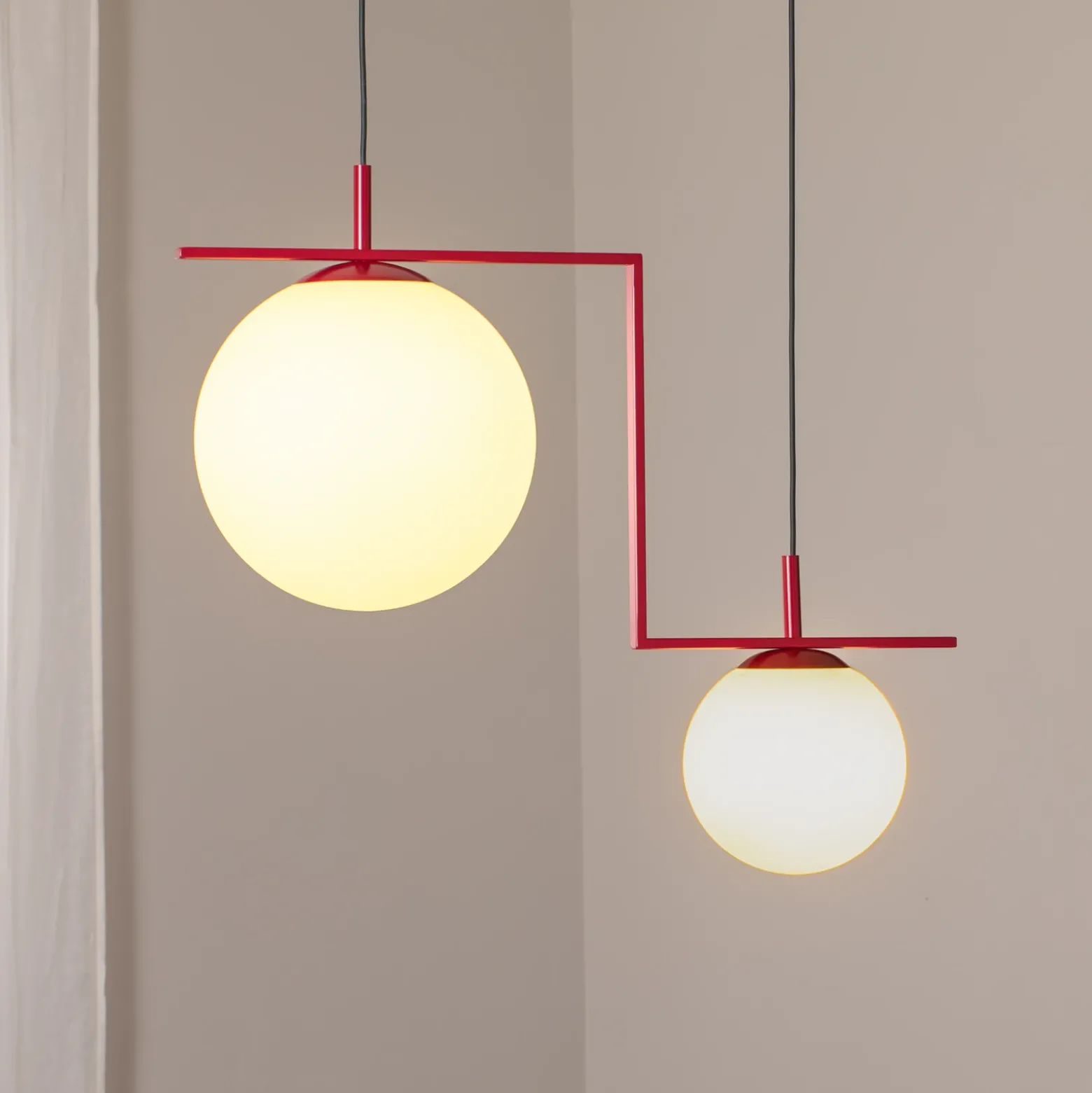 Lámpara colgante Zac, opalina/burdeos, 2 luces