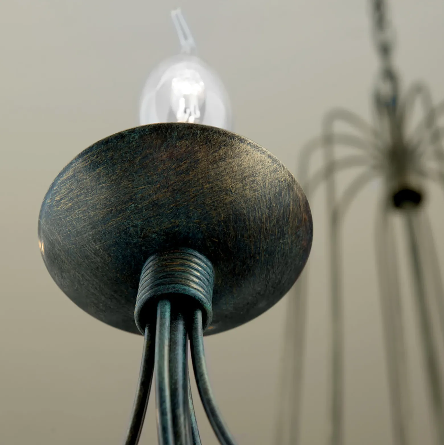 Lámpara de araña Antonina en diseño antiguo