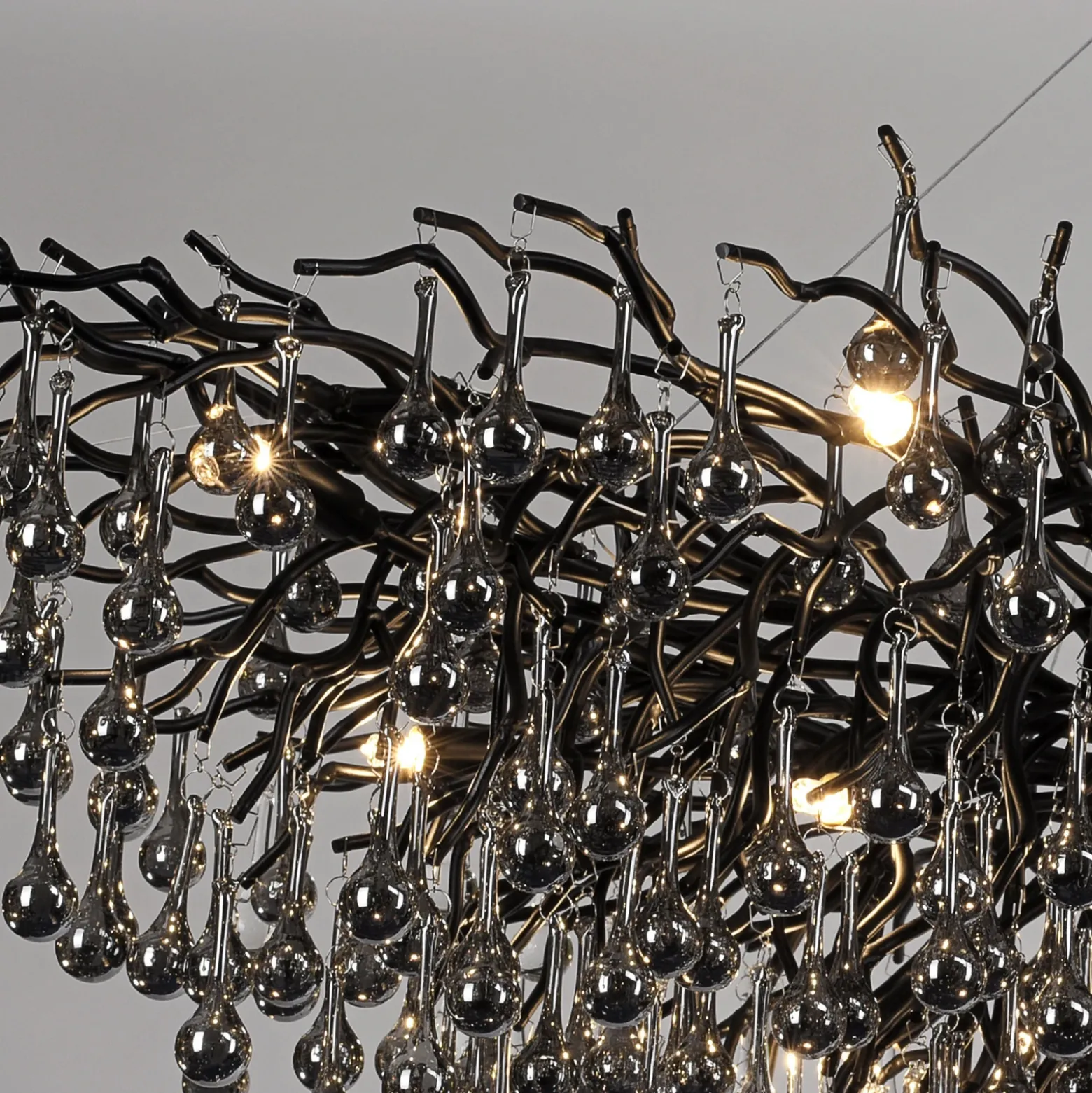Lámpara de araña Icicle, negra, colgantes de cristal, longitud 150 cm