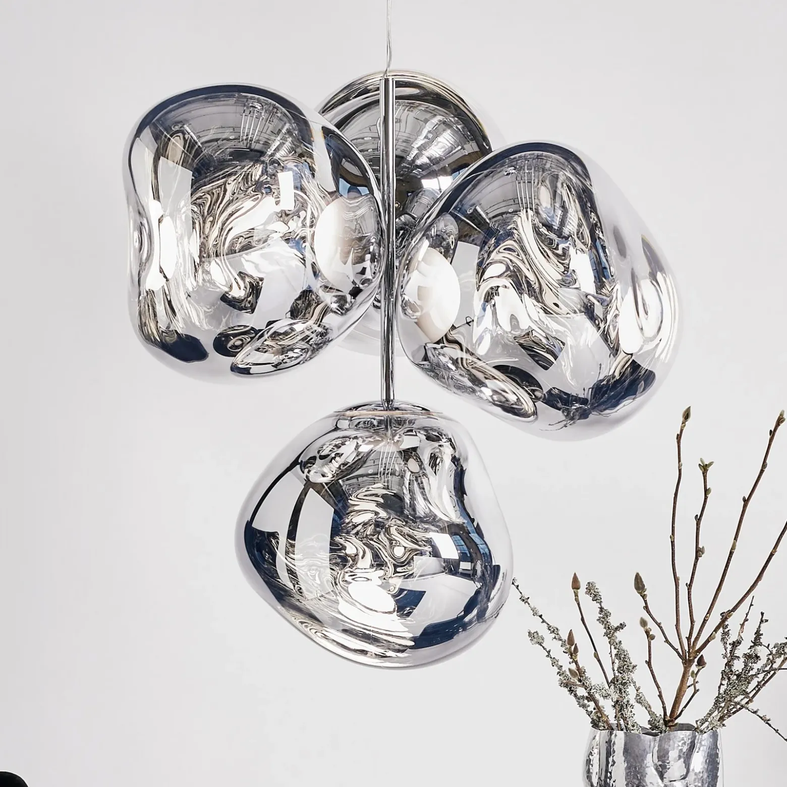 Lámpara de araña LED Melt Chandelier de Tom Dixon, color cromo