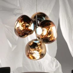 Lámpara de araña LED Melt Chandelier de Tom Dixon, color dorado