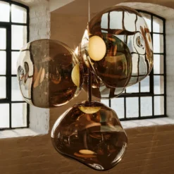 lámpara de araña LED Melt Chandelier de Tom Dixon, color bronce