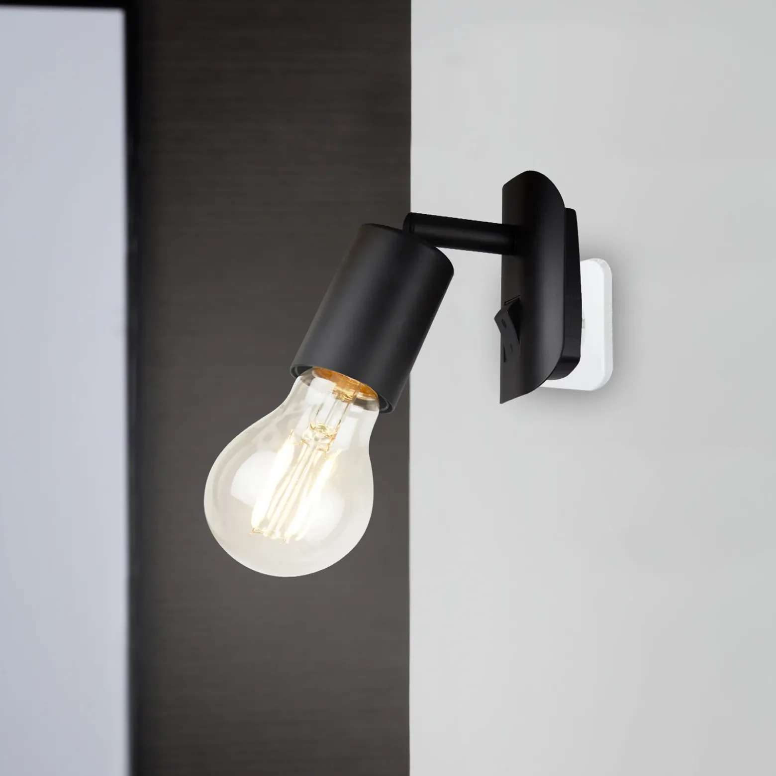 Lámpara de enchufe Batita Retro, IP20, negro
