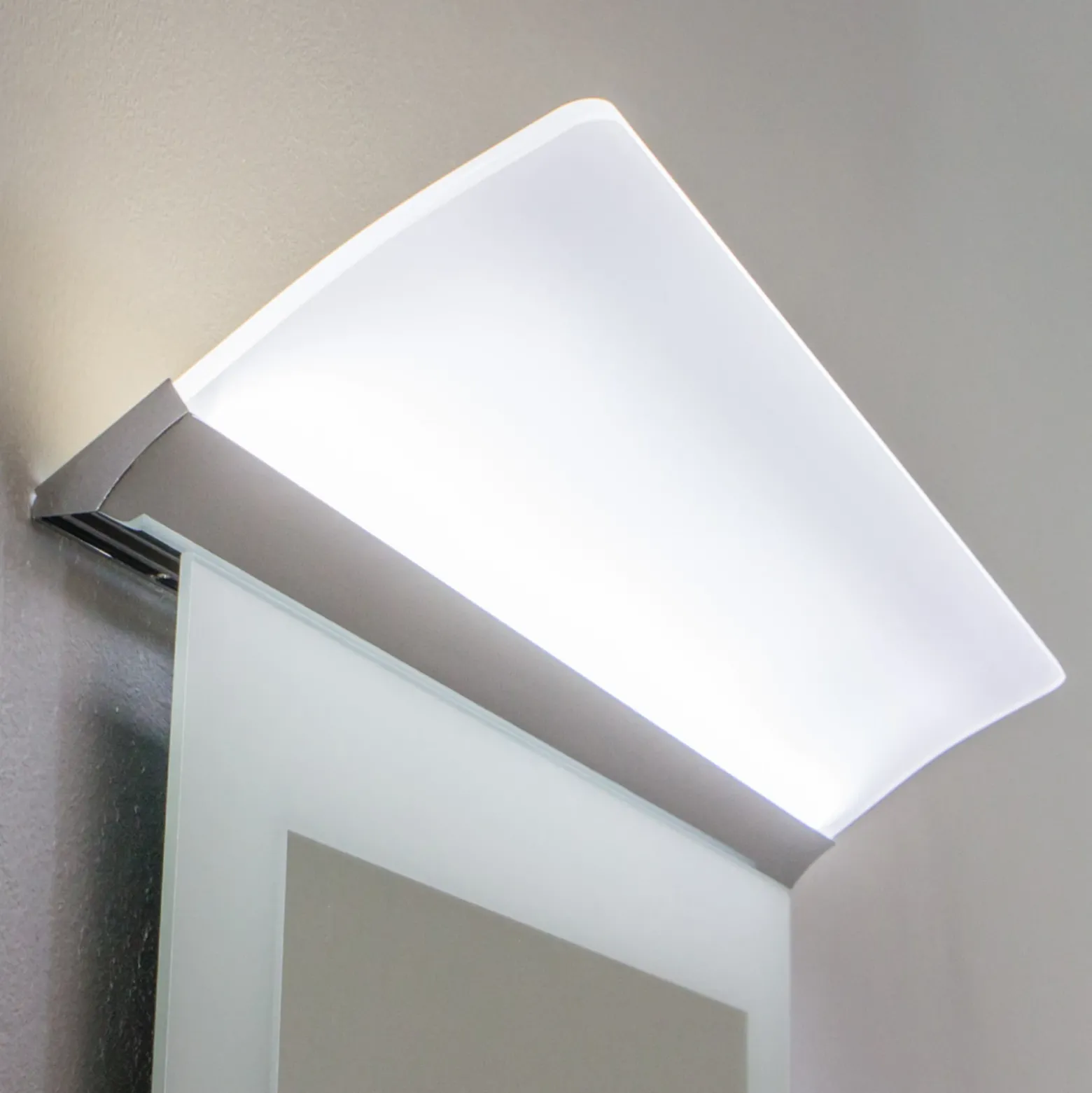 Lámpara de espejo LED Angela plana, IP44, 50 cm