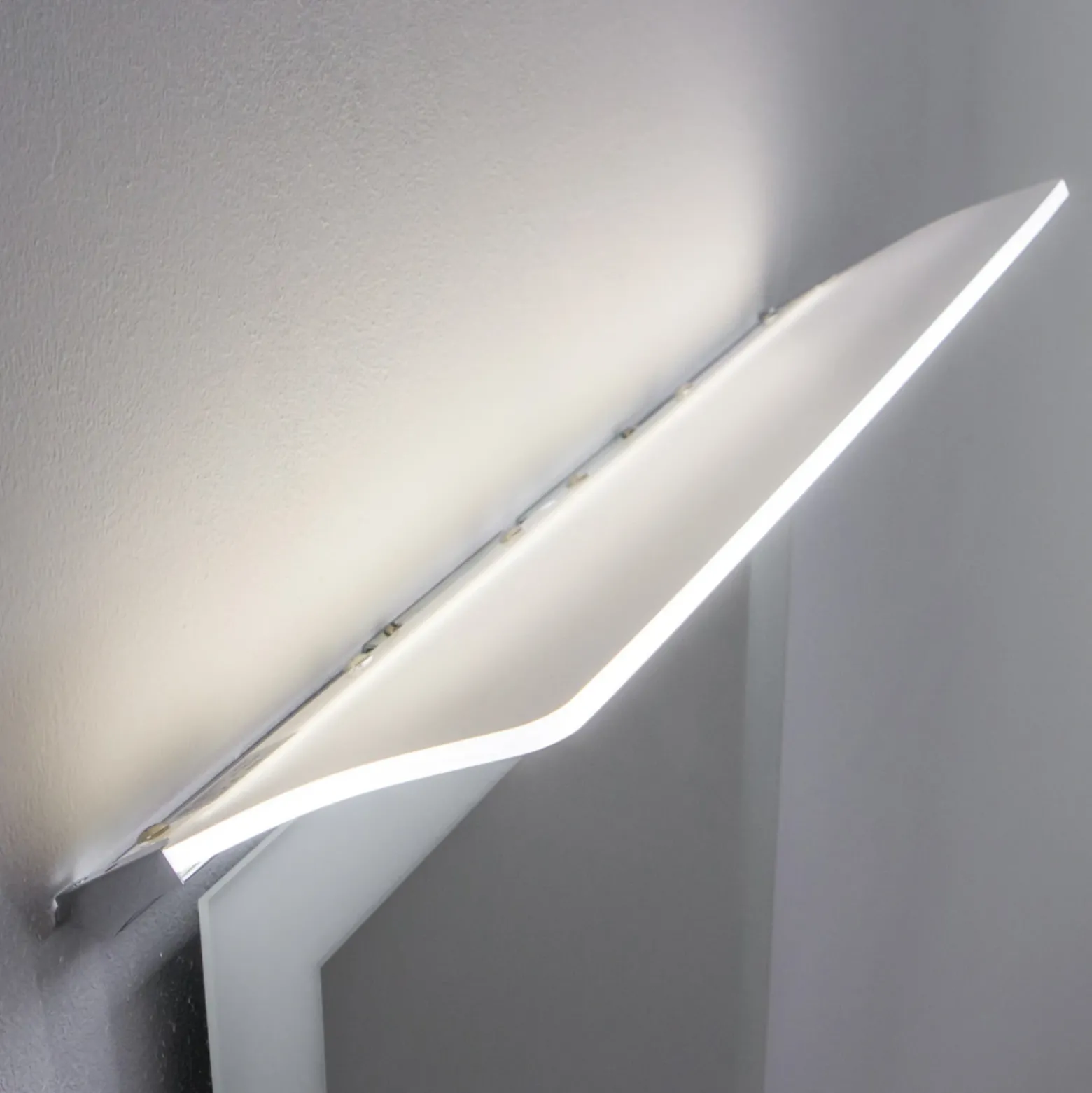 Lámpara de espejo LED Angela plana, IP44, 50 cm