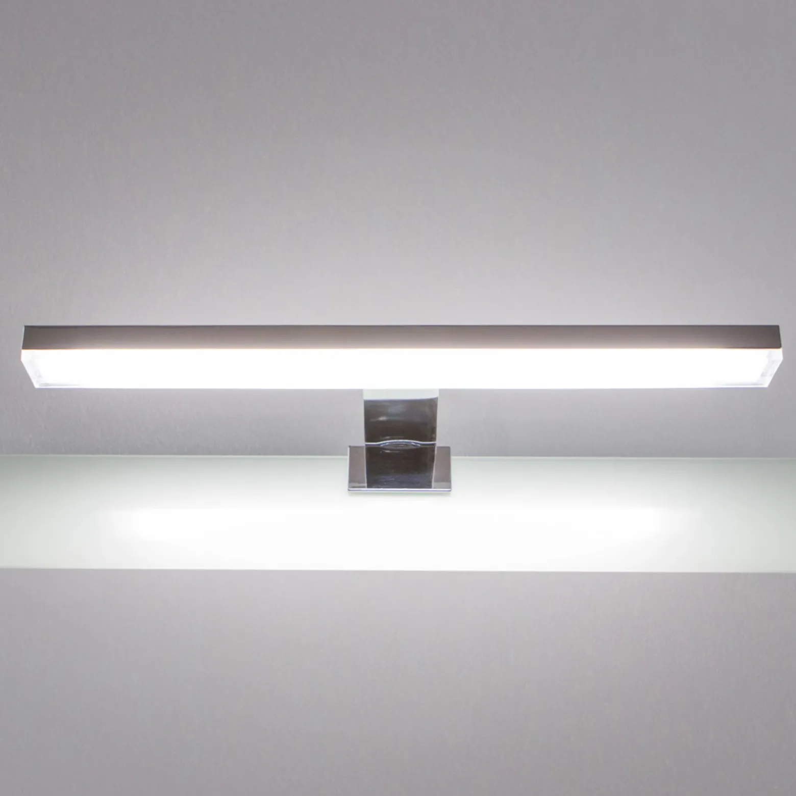 Lámpara de espejo LED Esther S3, bajo consum. IP44