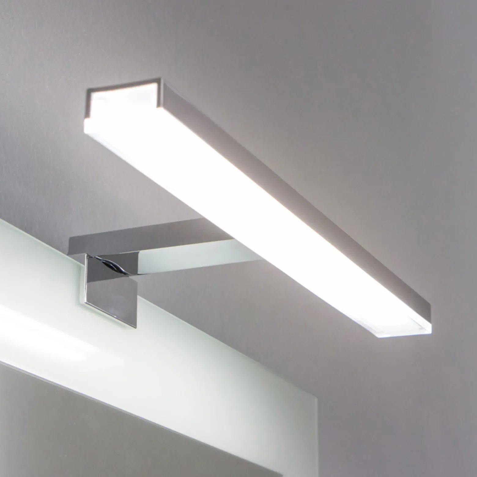Lámpara de espejo LED Esther S3, bajo consum. IP44