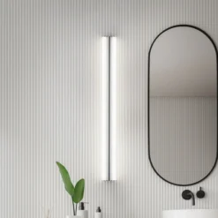 Lámpara de espejo LED Helestra LOOM, longitud 90 cm, cromada, IP44