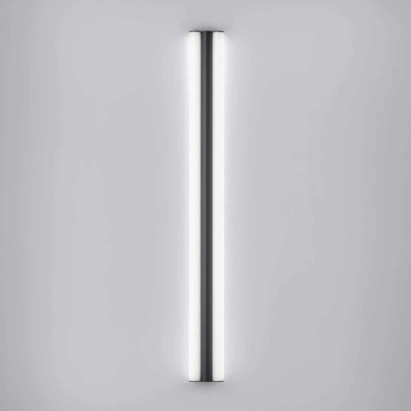 Lámpara de espejo LED Helestra LOOM, longitud 90 cm, negro, IP44
