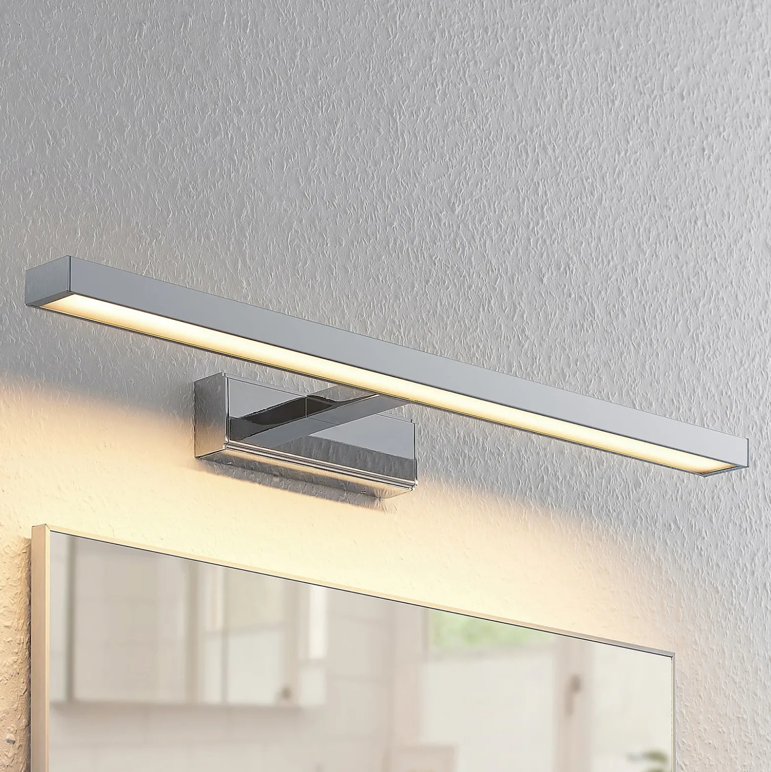 Lámpara de espejo LED Jukka de Lindby, 60 cm, cromo, metal, IP44