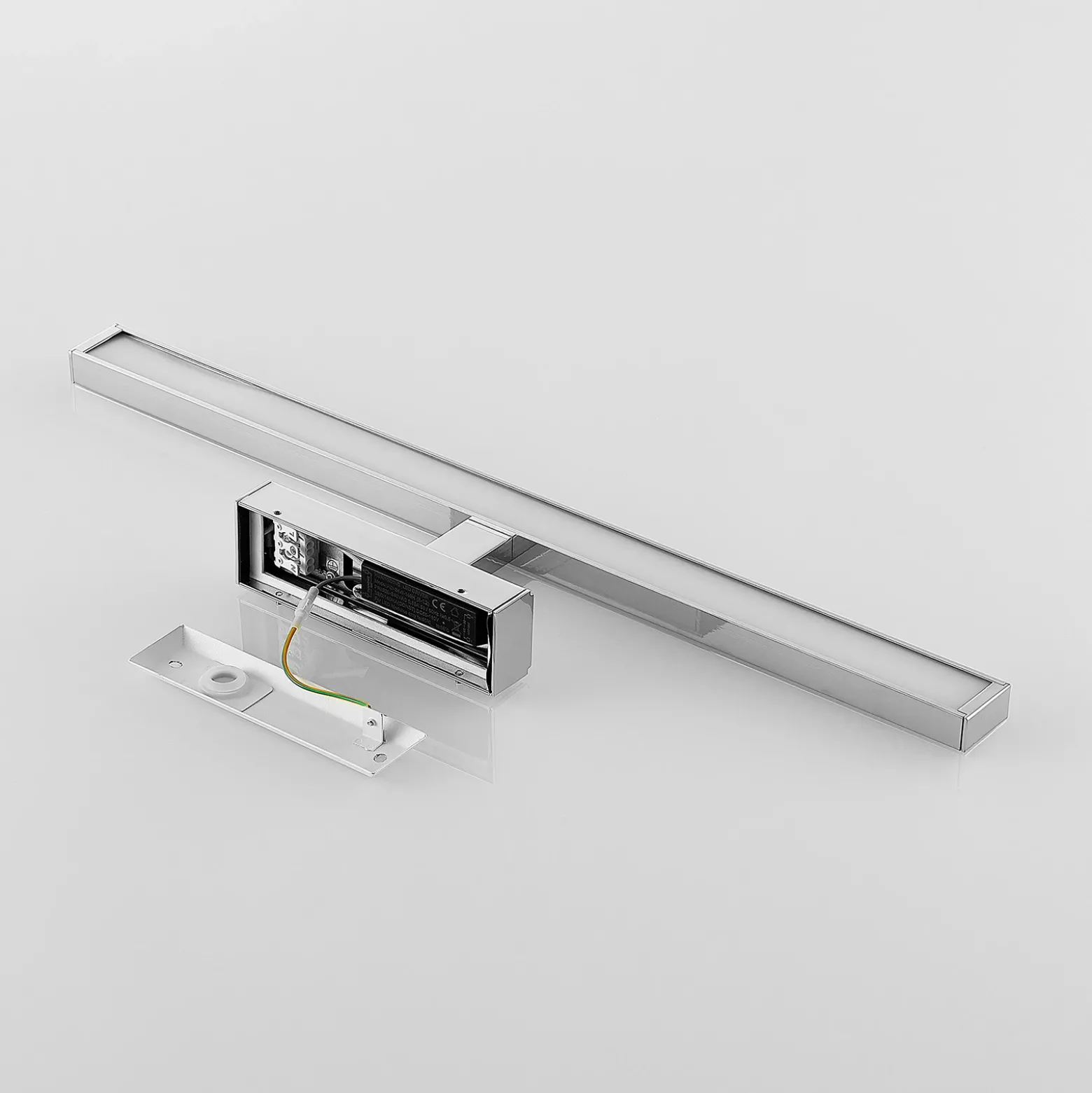 Lámpara de espejo LED Jukka de Lindby, 60 cm, cromo, metal, IP44
