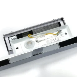 Lámpara de espejo LED Jukka de Lindby, 90 cm, cromo, metal, IP44