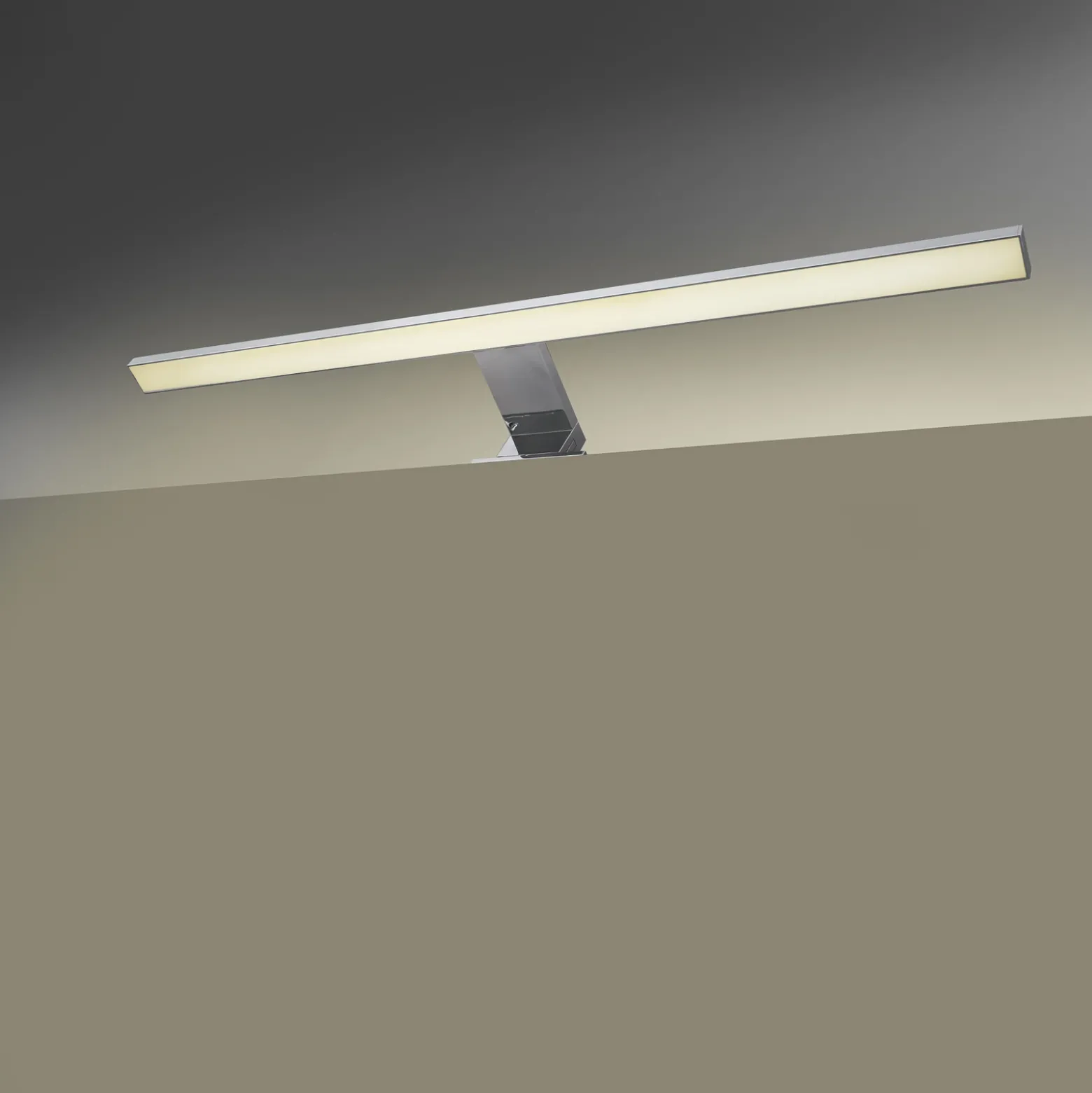 Lámpara de espejo LED Mira, 60 cm de ancho, cromada, metal, 4000 K