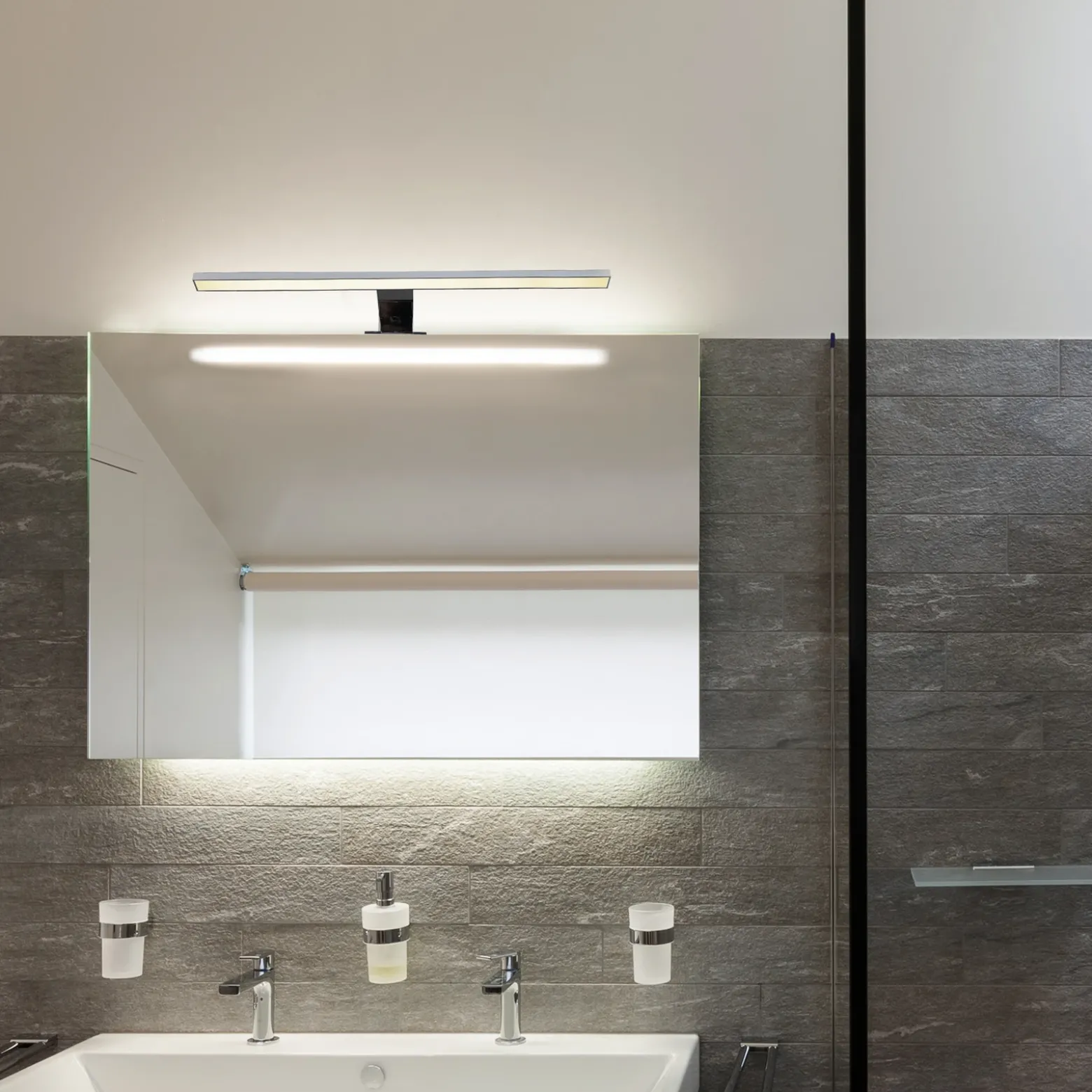 Lámpara de espejo LED Mira, 60 cm de ancho, cromada, metal, 4000 K