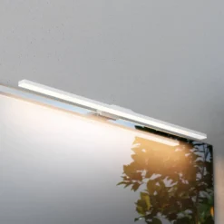 Lámpara de espejo LED Triga, IP44, blanco, 60cm, 3.000K