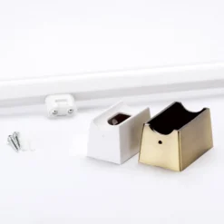 Lámpara de espejo LED Visagist, latón antiguo