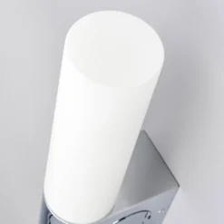 Lámpara de espejo Ziva de Lindby, enchufe, blanco, cristal, IP44