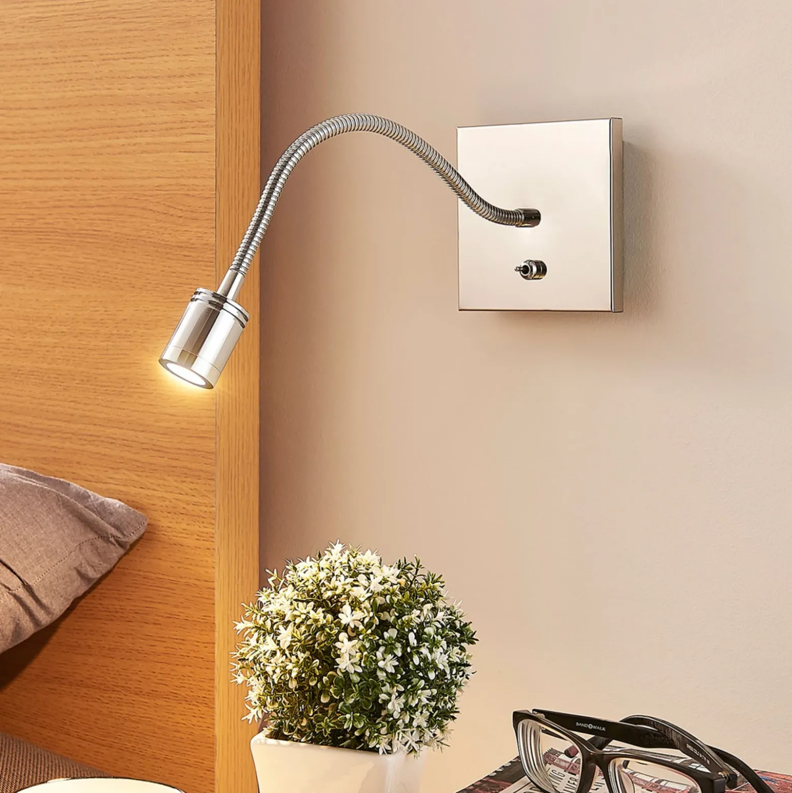 Lámpara de lectura Berfin de pared, cromada, LED