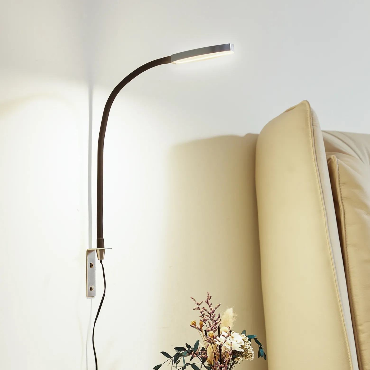 Lámpara de lectura LED Lindby Flexola, níquel, redonda, metal, enchufe