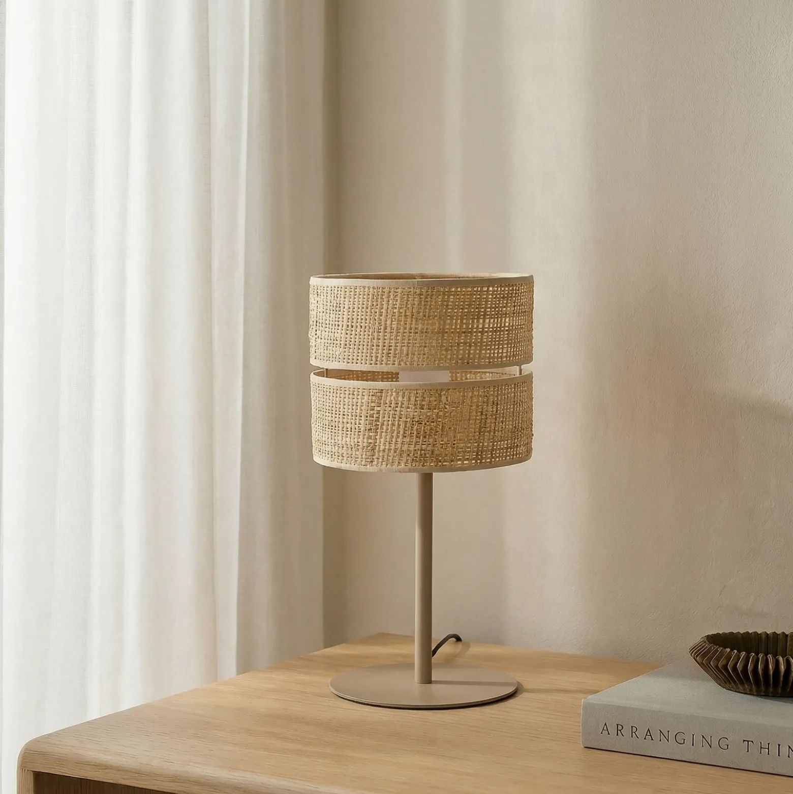 Lámpara de mesa Calma, beige, rafia, altura 38 cm, E27