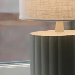 Lámpara de mesa Can, blanco/gris, altura 57 cm, cerámica, textil