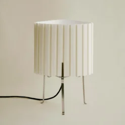 Lámpara de mesa Canelé de HAY, blanca, altura 37 cm, casquillo E14, pantalla de