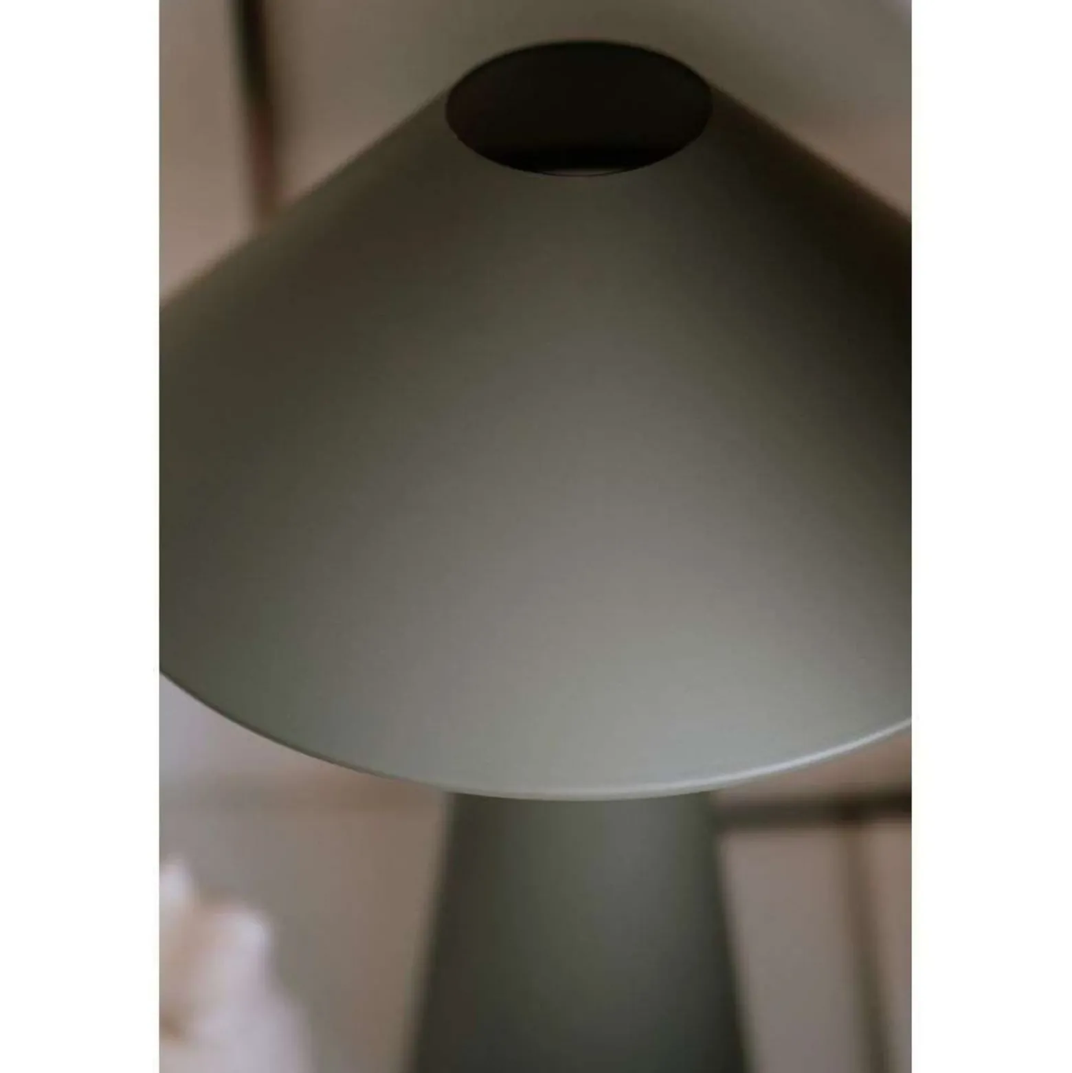 Lámpara de mesa Cannes de Globen Lighting, verde, altura 40 cm