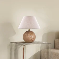 Lámpara de mesa Castello de Globen Lighting, rosa/beige, altura 28 cm
