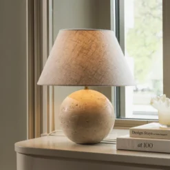Lámpara de mesa Castello de Globen Lighting, beige/beige, altura 38 cm