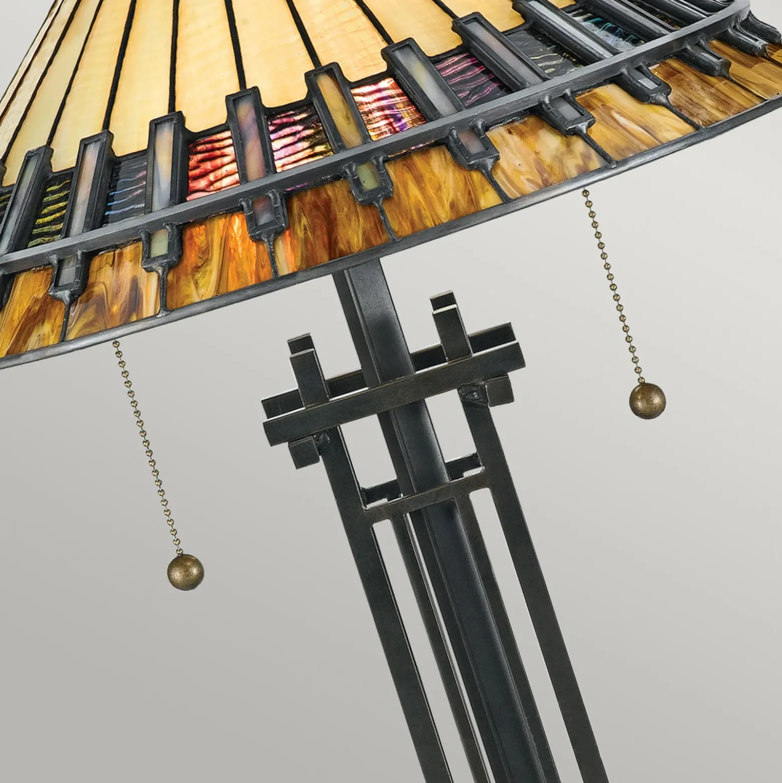 Lámpara de mesa Chastain pantalla estilo Tiffany