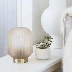 Lámpara de mesa Clancy, pantalla de cristal blanco, altura 17 cm