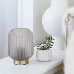 Lámpara de mesa Clancy, pantalla de cristal blanco, altura 17 cm