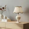 Lámpara de mesa Desy, cerámica, color crema, altura 60 cm, E27