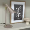 Lámpara de mesa Dyberg Larsen DL12, beige, altura 39,5 cm, metal