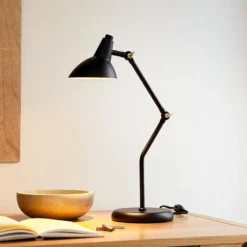 Lámpara de mesa Dyberg Larsen Vela, negra, altura 45 cm
