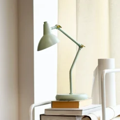 Lámpara de mesa Dyberg Larsen Vela, menta, altura 45 cm