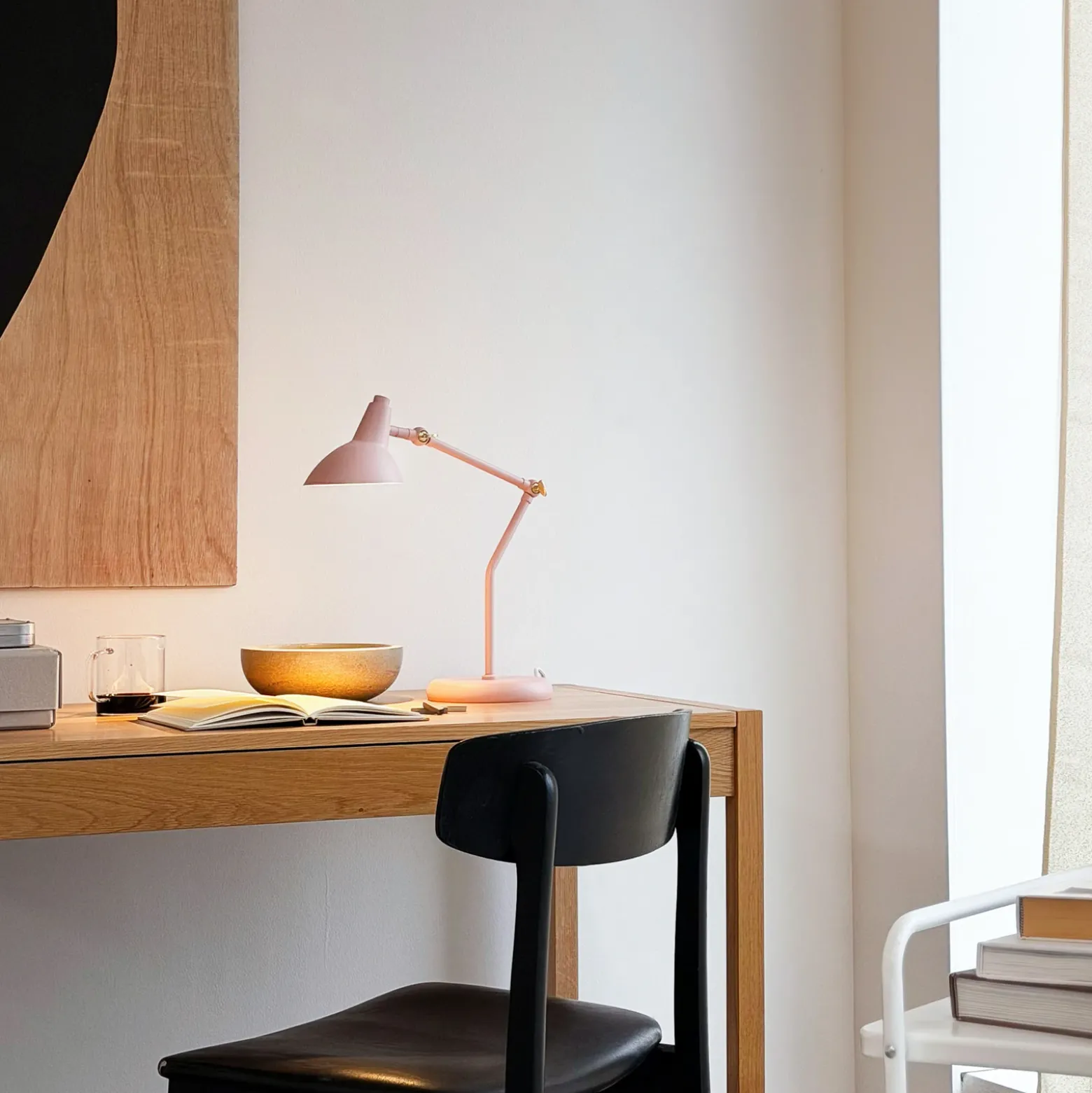 Lámpara de mesa Dyberg Larsen Vela, rosa, altura 45 cm